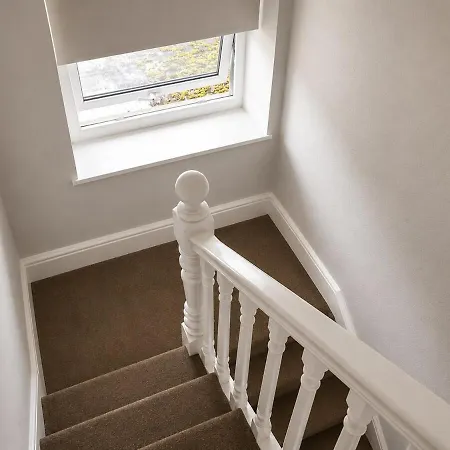 Apartment Large 6-bed Townhouse In Centre *