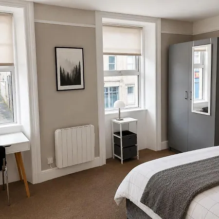 Large 6-bed Townhouse In Centre Apartment