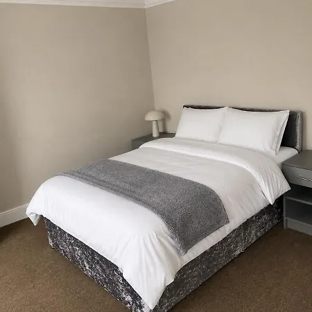 Large 6-bed Townhouse In Centre Thurles
