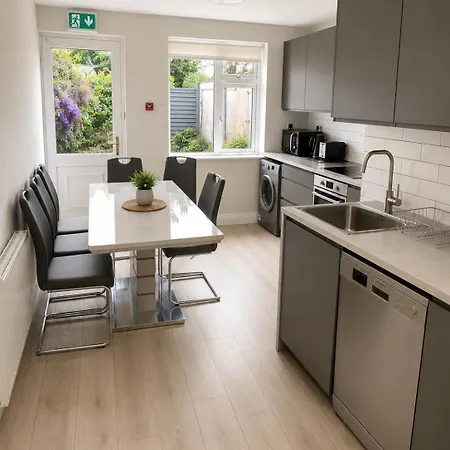 Apartment Large 6-bed Townhouse In Centre Thurles