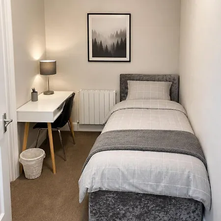 Apartment Large 6-bed Townhouse In Centre Thurles